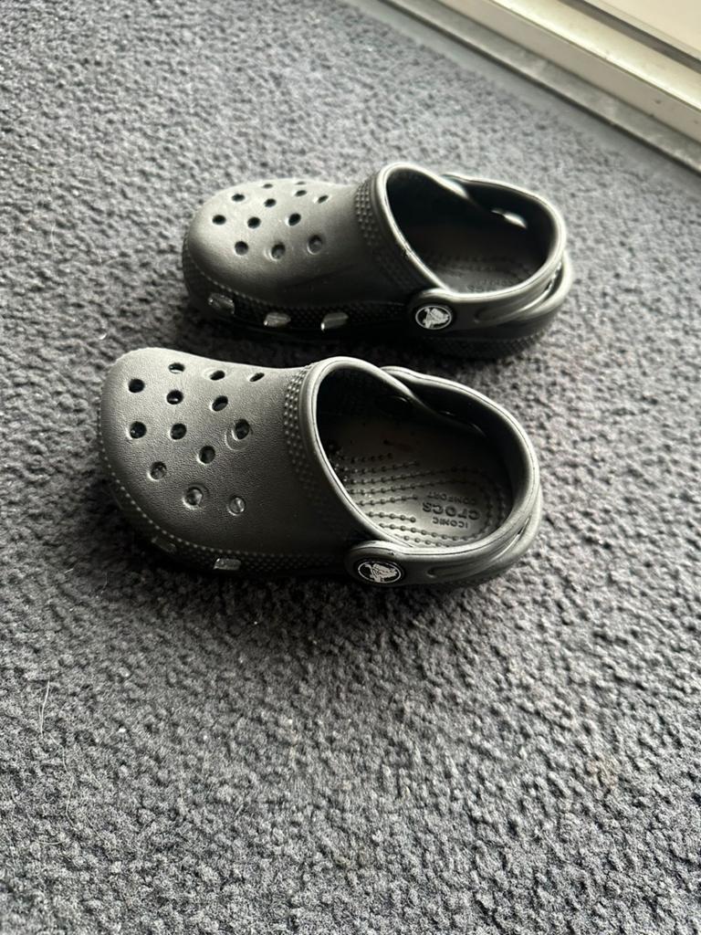 CROCS zwart maat 23-24, Schoentjes, Crocs, Jongetje of Meisje, Ophalen of Verzenden