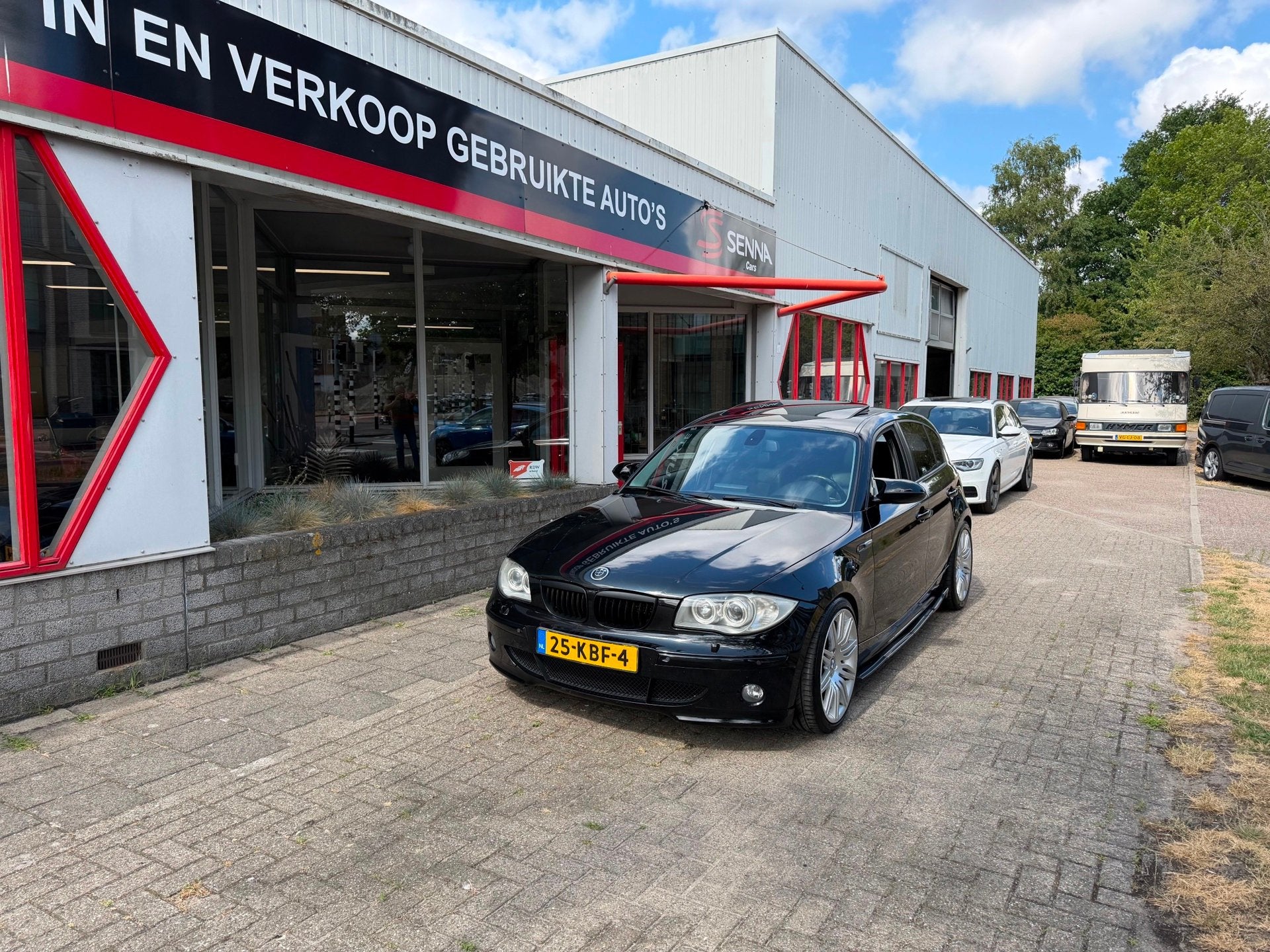 BMW 1-serie 120i Automaat - M pakket - leer - Xenon - Dak, Achterwielaandrijving, Zwart, 4 cilinders, 150 pk