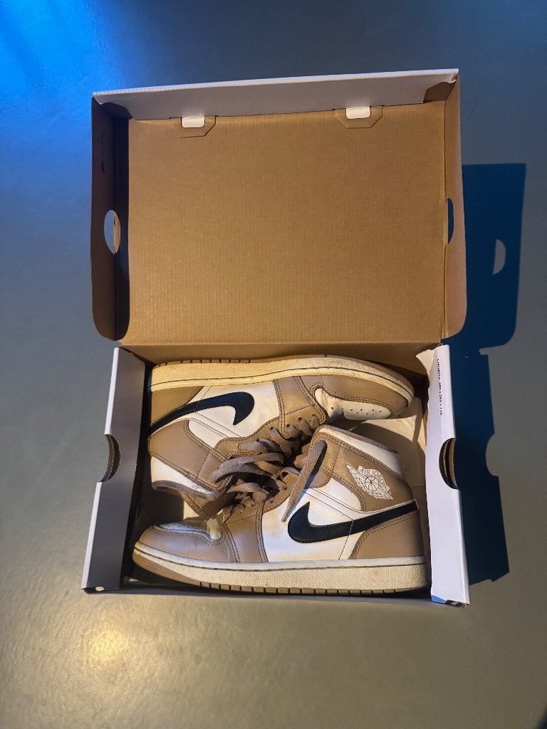 Nike Jordan 1s, Bruin, Nike, Ophalen of Verzenden, Sneakers of Gympen