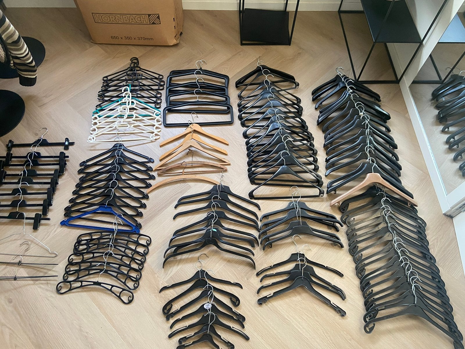 221 Kledinghangers ook merk hangers, Ophalen of Verzenden, Zo goed als nieuw, Kunststof
