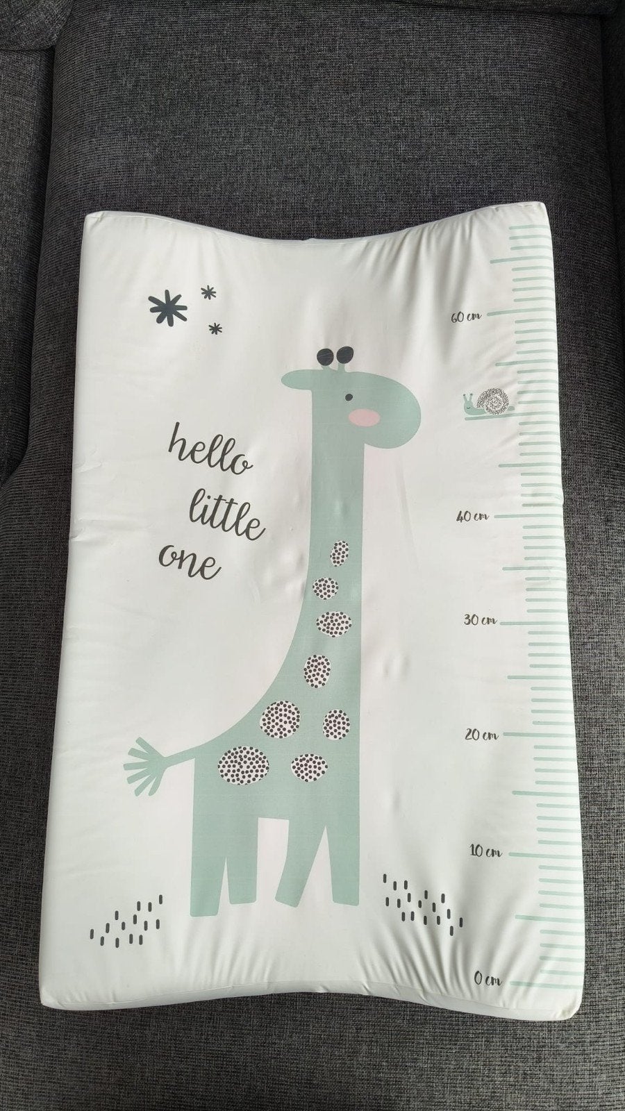 Commodekussen met giraf en meetlint - 'Hello Little One', Ophalen of Verzenden, Zo goed als nieuw