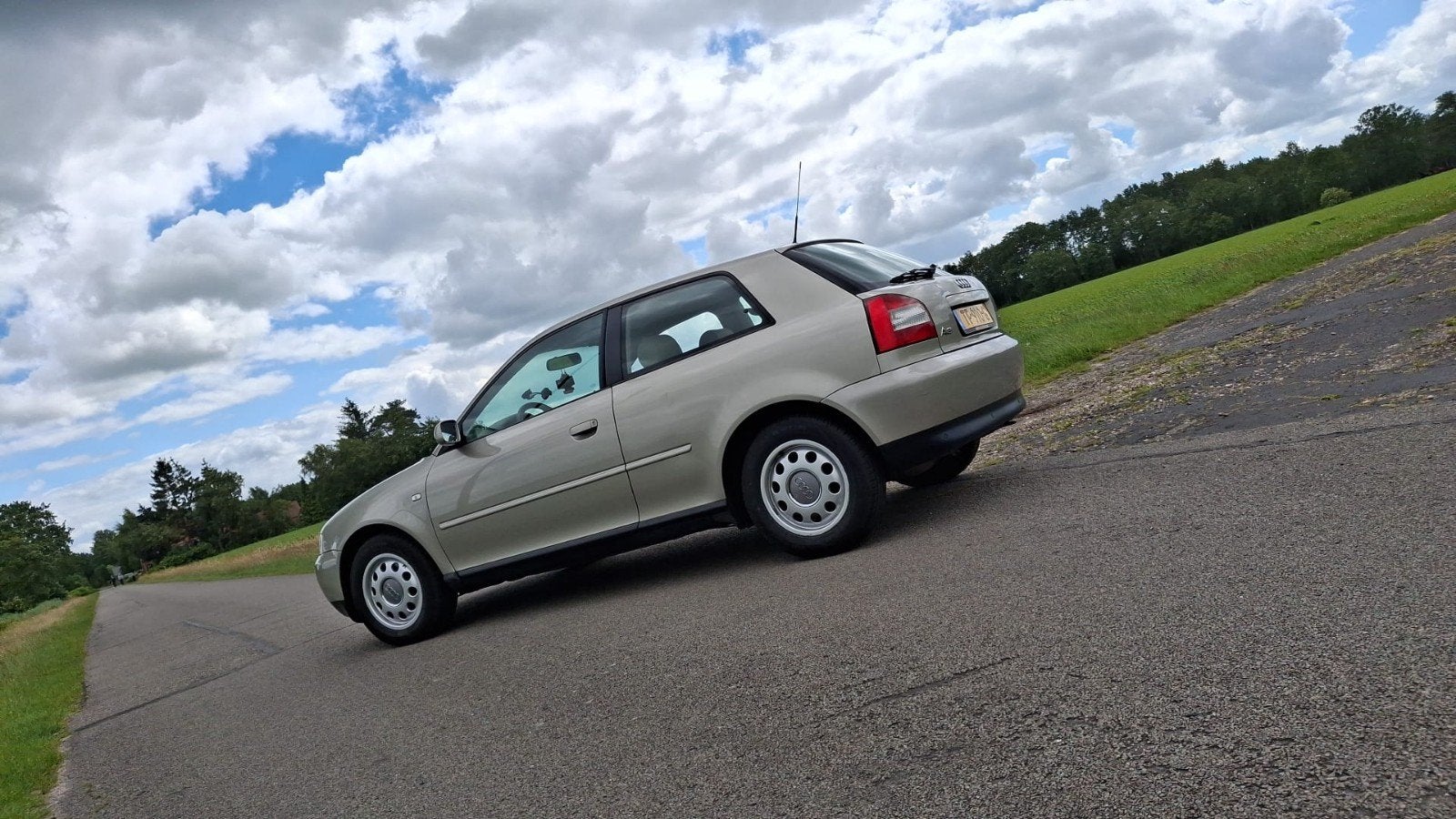 Audi 2002 Grijs, Auto's, Automaat, 1160 kg, 125 pk, 630 kg