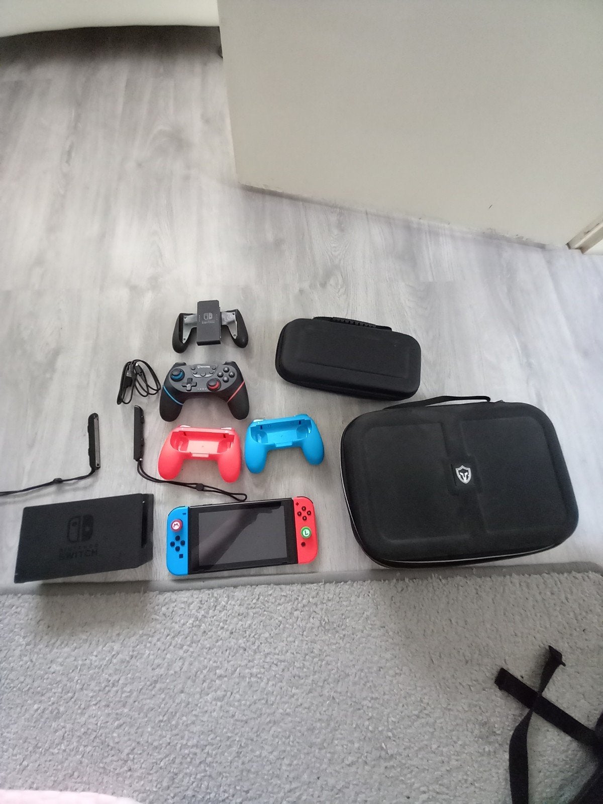 Nintendo Switch (2020) + FIFA 22 + Accessoires, Spelcomputers en Games, Ophalen, Met games, Met 2 controllers, Zo goed als nieuw