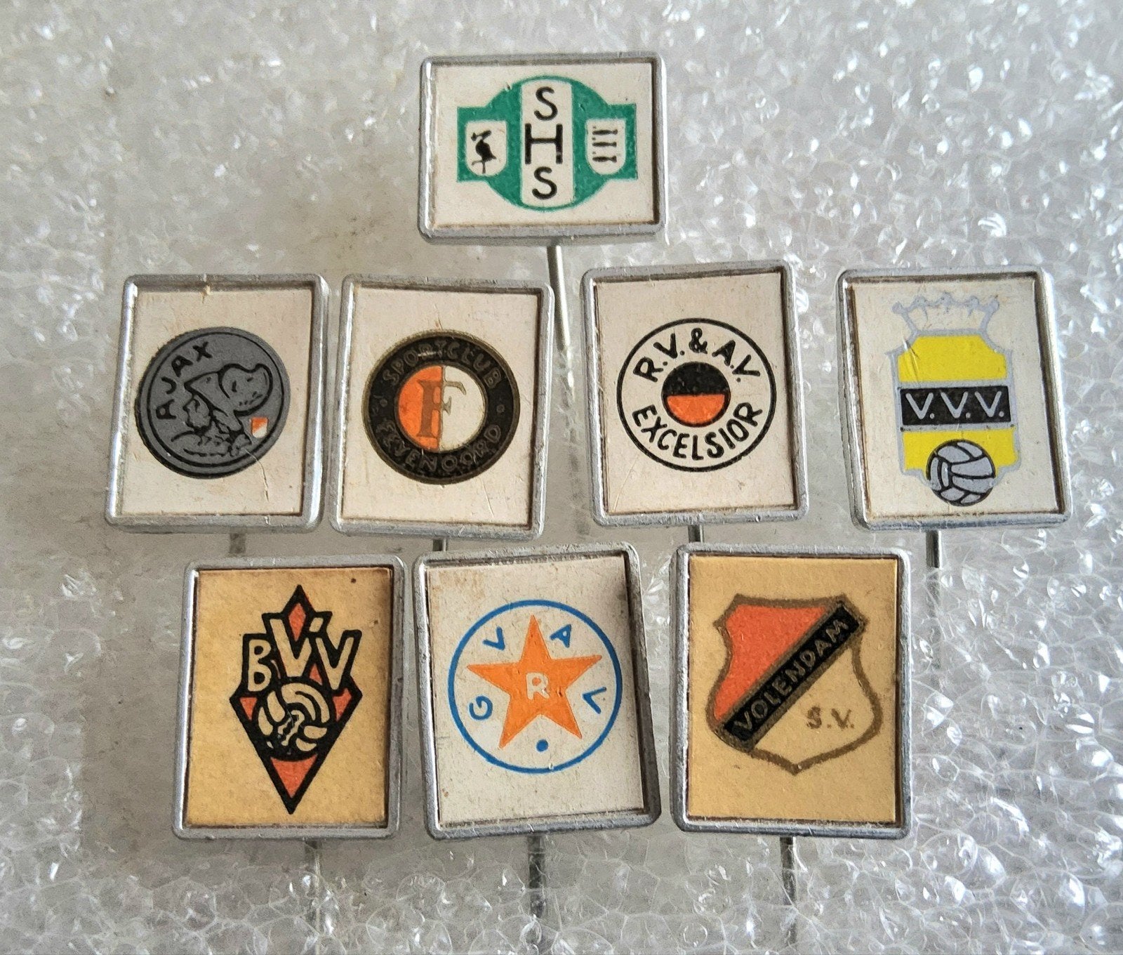 8 Vintage Voetbalclub Speldjes - Ajax, Feyenoord, Excelsior, Ophalen of Verzenden, Gebruikt, Sport, Speldje of Pin
