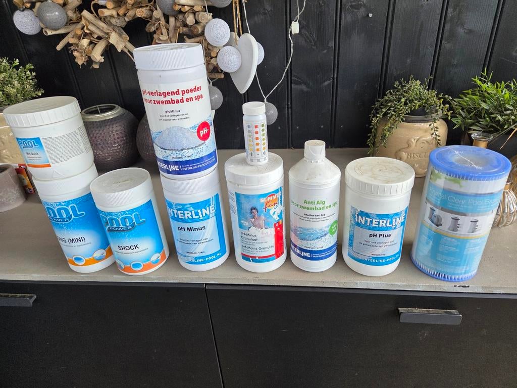 Zwembad ingrediënten: chloor, pH-regelaars, alg en filter, Ophalen