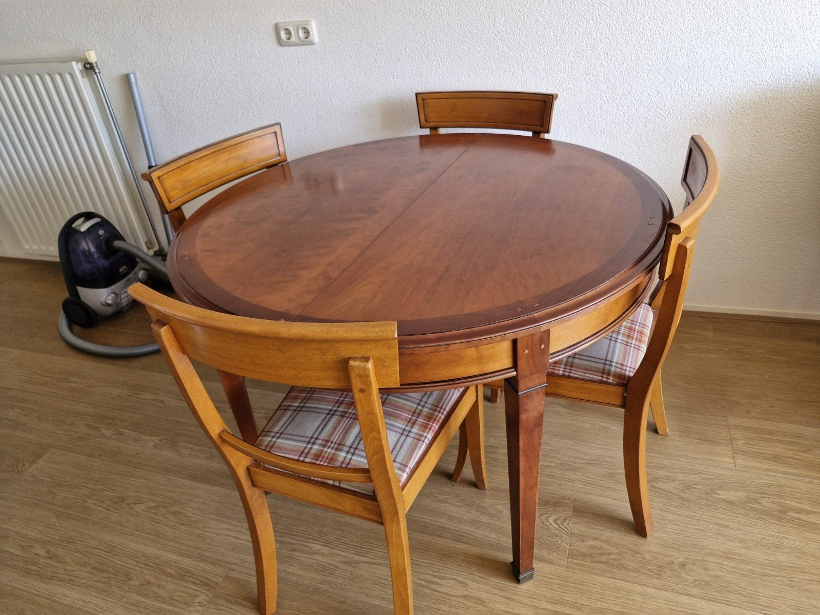 Grange uitschuifbare diner tafel + 4 Grange stoelen, Gebruikt, Kringloop Laares, Ophalen of Verzenden, 4 tot 6 stoelen