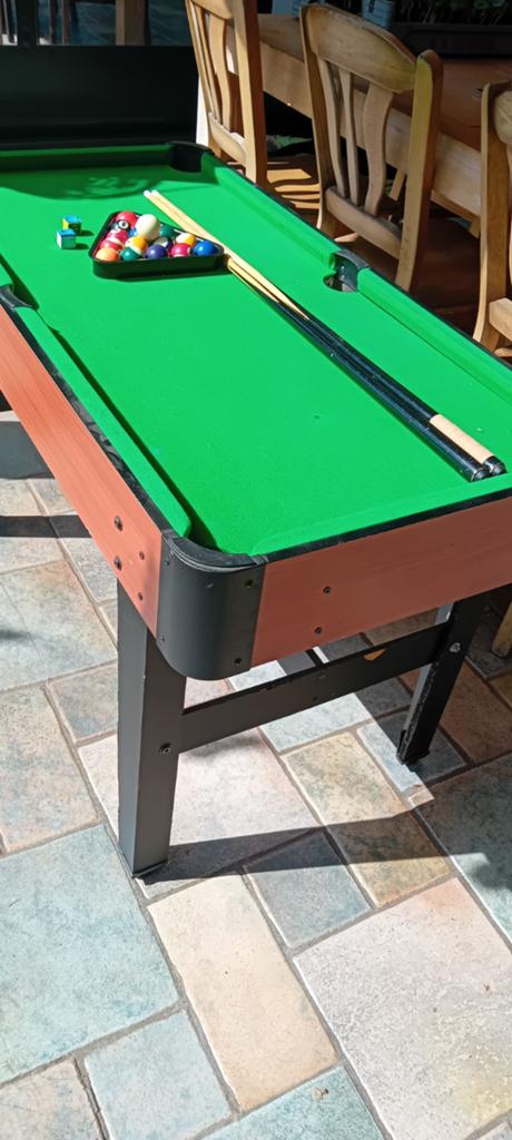 Kinder biljart en voetbaltafel., Sport en Fitness, Ophalen of Verzenden, Gebruikt, Biljarttafel