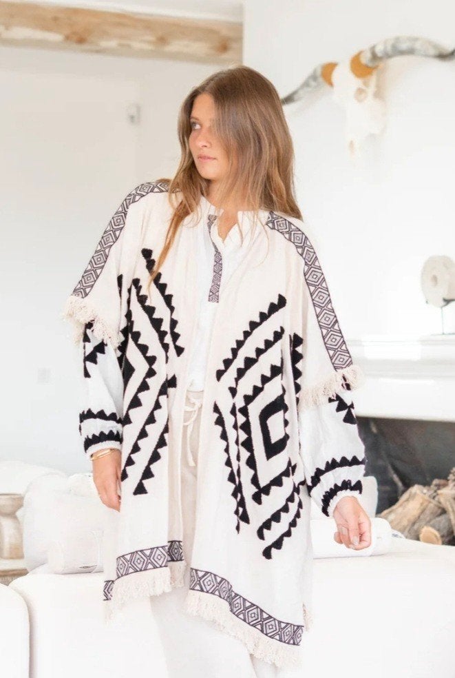 ibiza poncho one size aztec  ecru met zwarte borduursels, Ibzmode, Beige, Maat 46/48 (XL) of groter, Ophalen of Verzenden