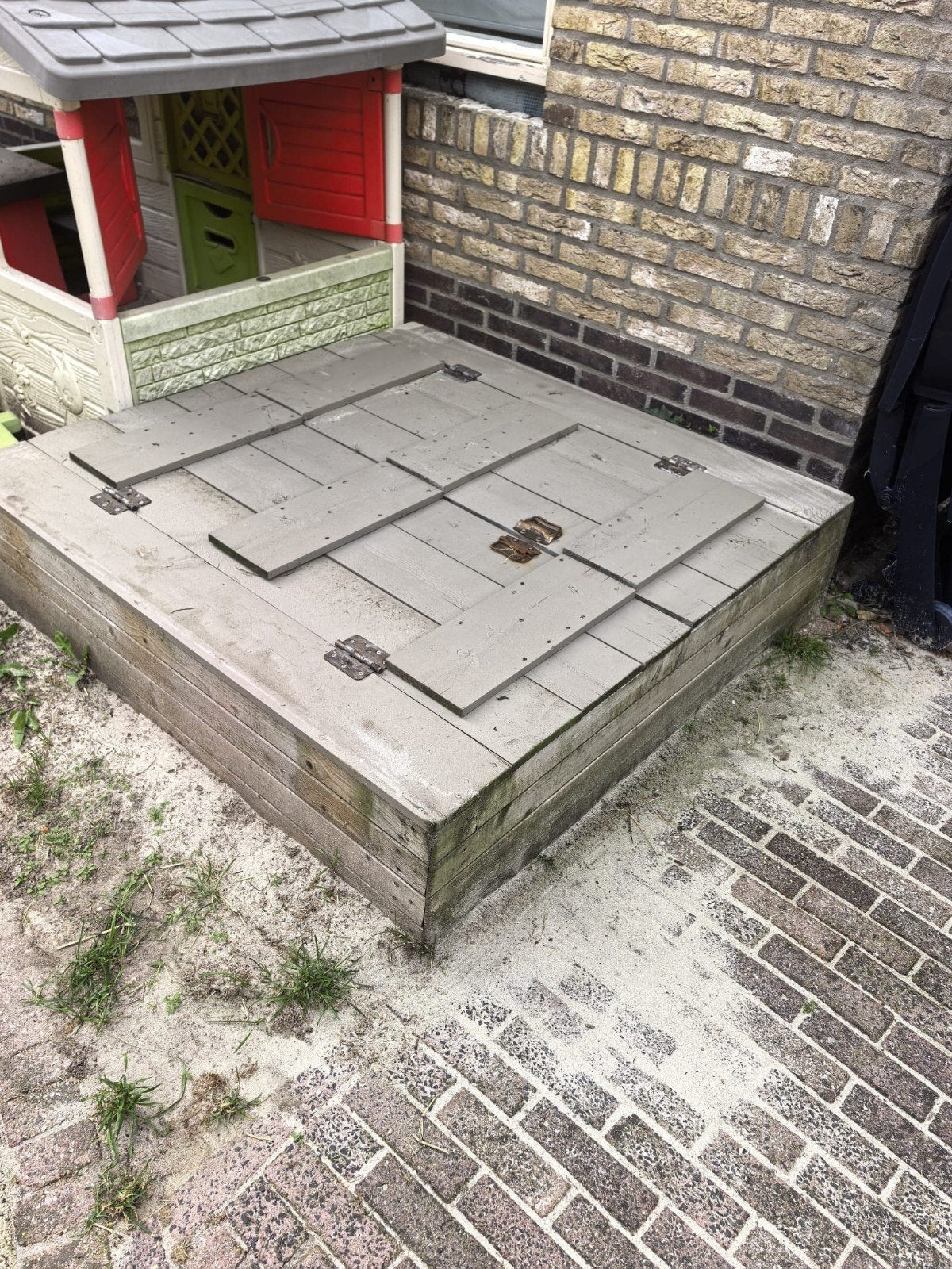Houten zandbak met deksel, Ophalen, Gebruikt