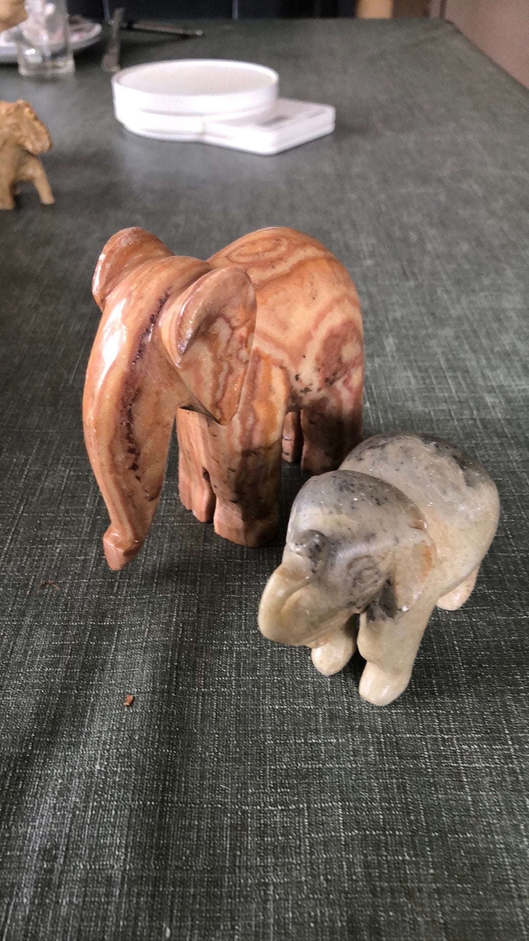 Te koop 2 olifanten natuursteen, Ophalen of Verzenden, Zo goed als nieuw, Dier