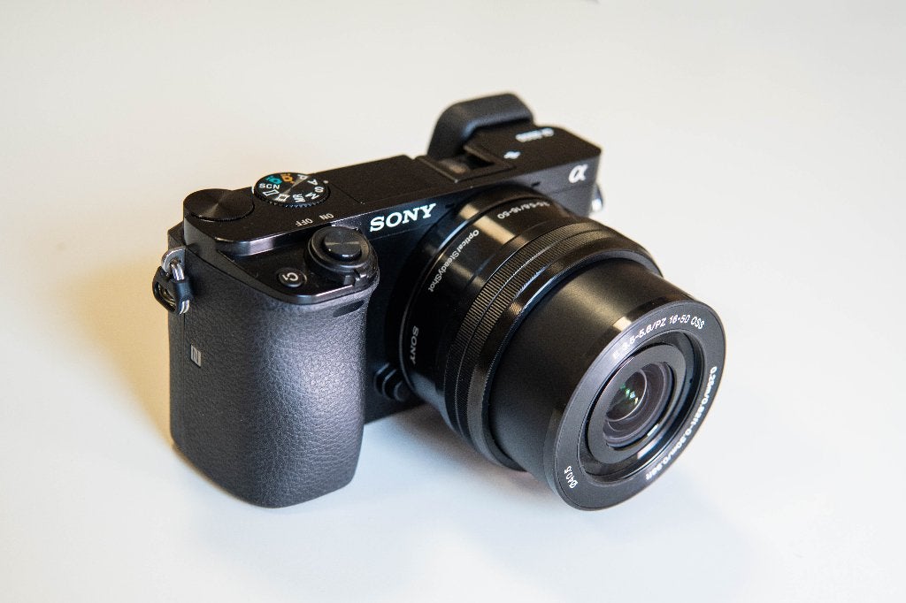Sony A6000 + twee lenzen Nieuwstaat, 1915 shuttercount, Audio, Tv en Foto, Fotocamera's Digitaal, Zo goed als nieuw, Systeemcamera