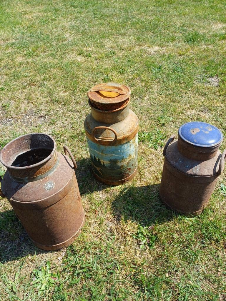 3 hele oude melkbussen. 2 x 56 cm. 1 x 47 cm. Hoog., Ophalen