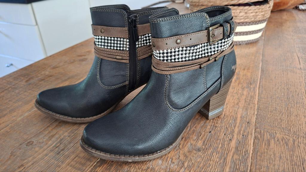 Mustang dames enkellaarsjes met hak, maat 40, Kleding | Dames, Schoenen, Ophalen of Verzenden