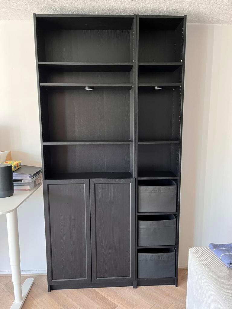 IKEA BILLY kast zwart + ingebouwde spotjes | 236 cm, Huis en Inrichting, Kasten | Kledingkasten, Ophalen, Met deur(en), 200 cm of meer