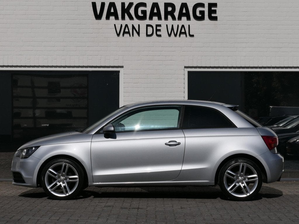 Audi A1 1.2 TFSI Attraction Pro Line Business | Navigatie |, Auto's, Audi, Euro 5, Zwart, 4 cilinders, 4 stoelen