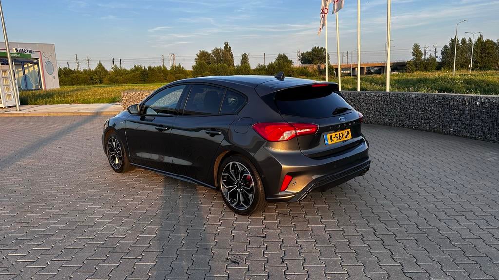 Ford Focus 1.5 Ecoboost ST-Line 182pk 2020 Grijs, Auto's, 1304 kg, Stof, 700 kg, Verblindingsvrij grootlicht