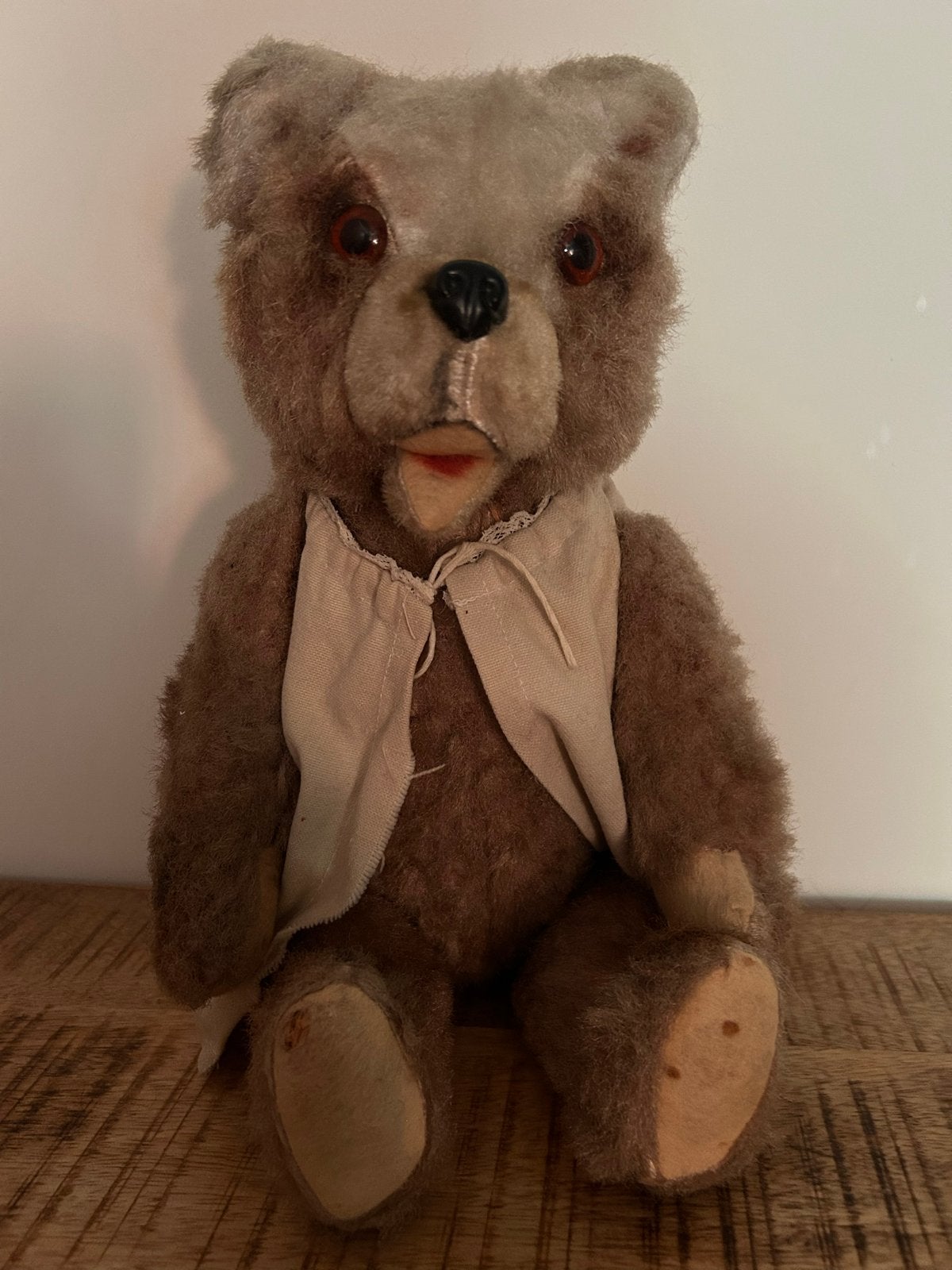 Oude teddybeer met stro vulling, Ophalen of Verzenden, Zo goed als nieuw