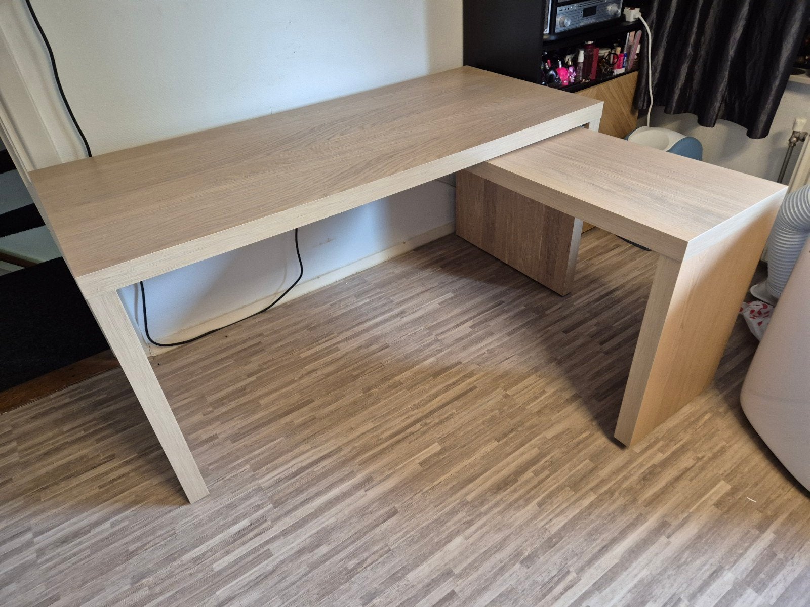 IKEA Malm Bureau Eikenfineer met Uitschuifbaar Blad, Ophalen, Opbergruimte, Gebruikt, Hout
