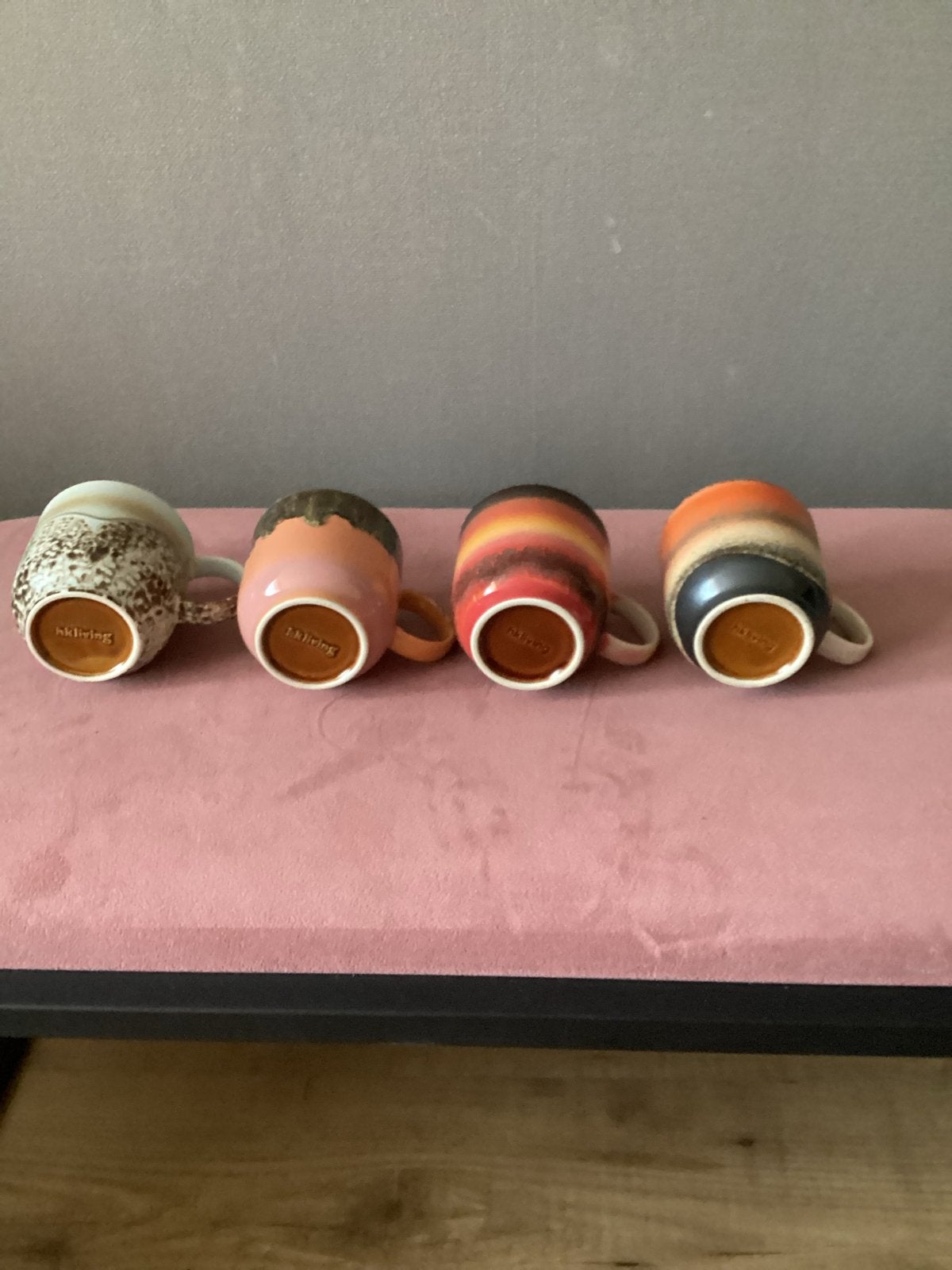 4 HK Living 70 ‘s mokken met oor handgemaakt als nieuw, Ophalen of Verzenden, Zo goed als nieuw, Overige stijlen, Kop(pen) en/of Schotel(s)