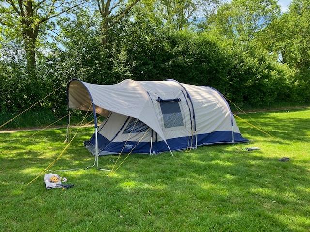Tent Vrijbuiter Cherry 4-persoons, Ophalen, Zo goed als nieuw, Tot en met 4