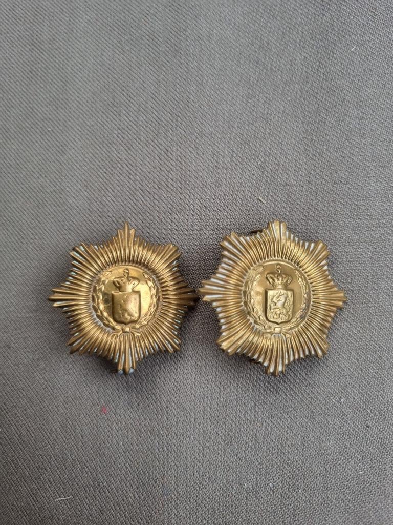 Schouderemblemen Regiment van Heutsz, Verzamelen, Militaria | Algemeen, Ophalen of Verzenden, Landmacht, Nederland, Embleem of Badge