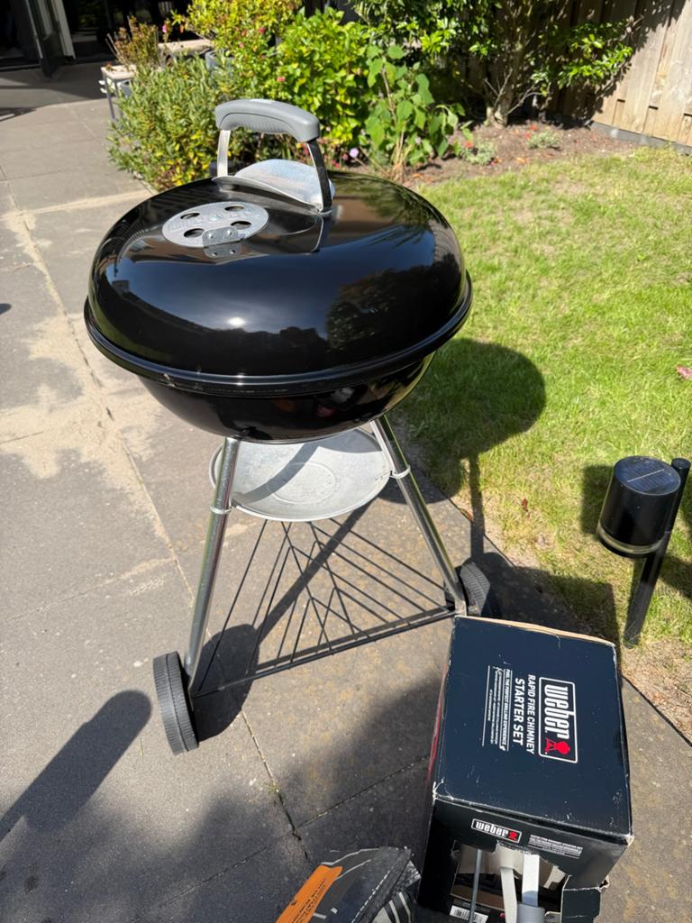 Weber barbecue met briketten en starter - Zo goed als nieuw, Ophalen, Zo goed als nieuw, Met accessoires