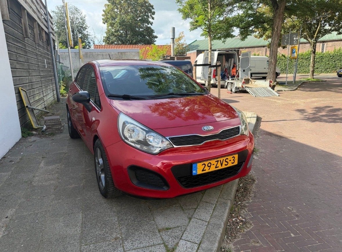 Kia Rio 1.2 I 5DRS 2013 Rood, 450 kg, 40 €/maand, 4 cilinders, Origineel Nederlands