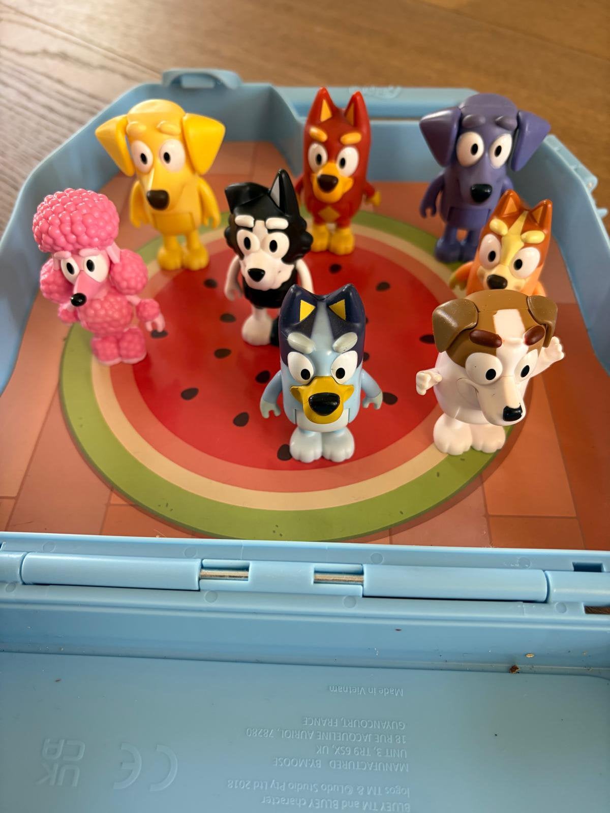 Bluey verzamelkoffer met 8 speelfiguren, Ophalen of Verzenden, Zo goed als nieuw