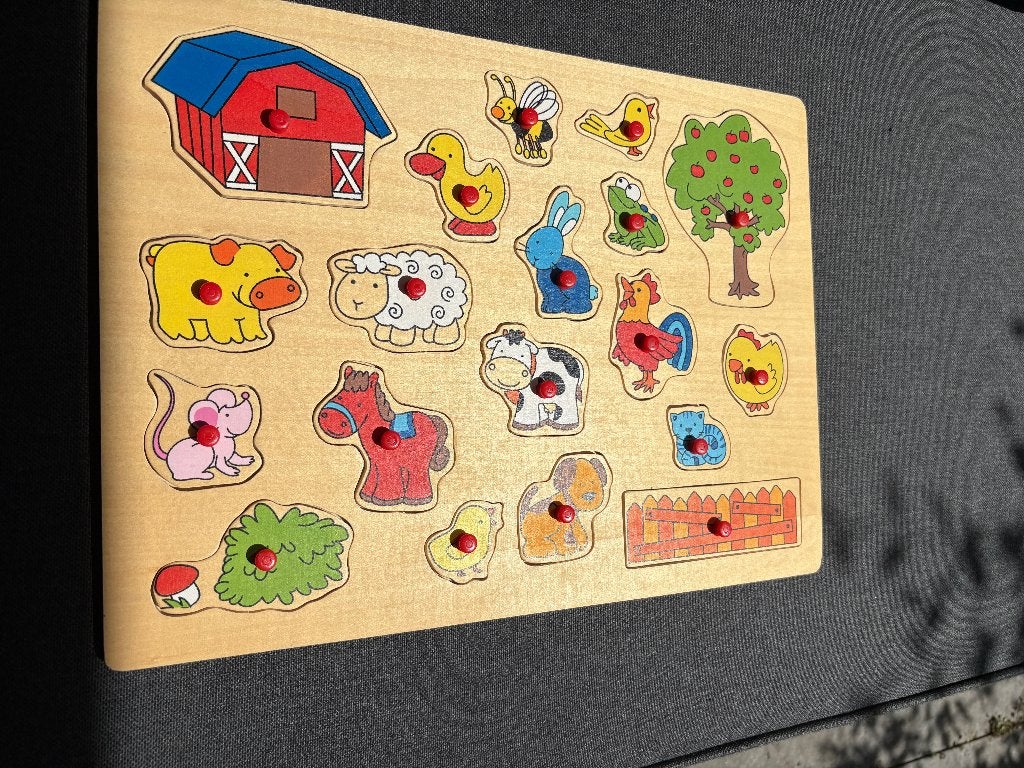 Houten puzzel met 20 knopjes boerderij, Gebruikt, 10 tot 50 stukjes, Ophalen of Verzenden, Van hout