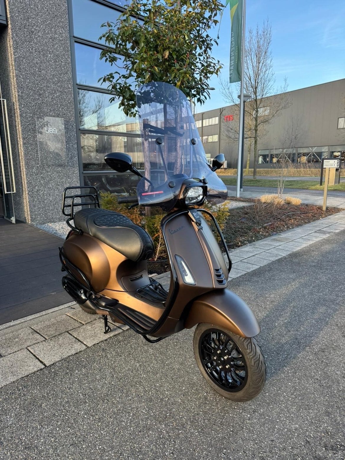 Marrakech bruine Vespa uit 2025 met lage kilometerstand, Ophalen, Zo goed als nieuw, Benzine, Overige modellen