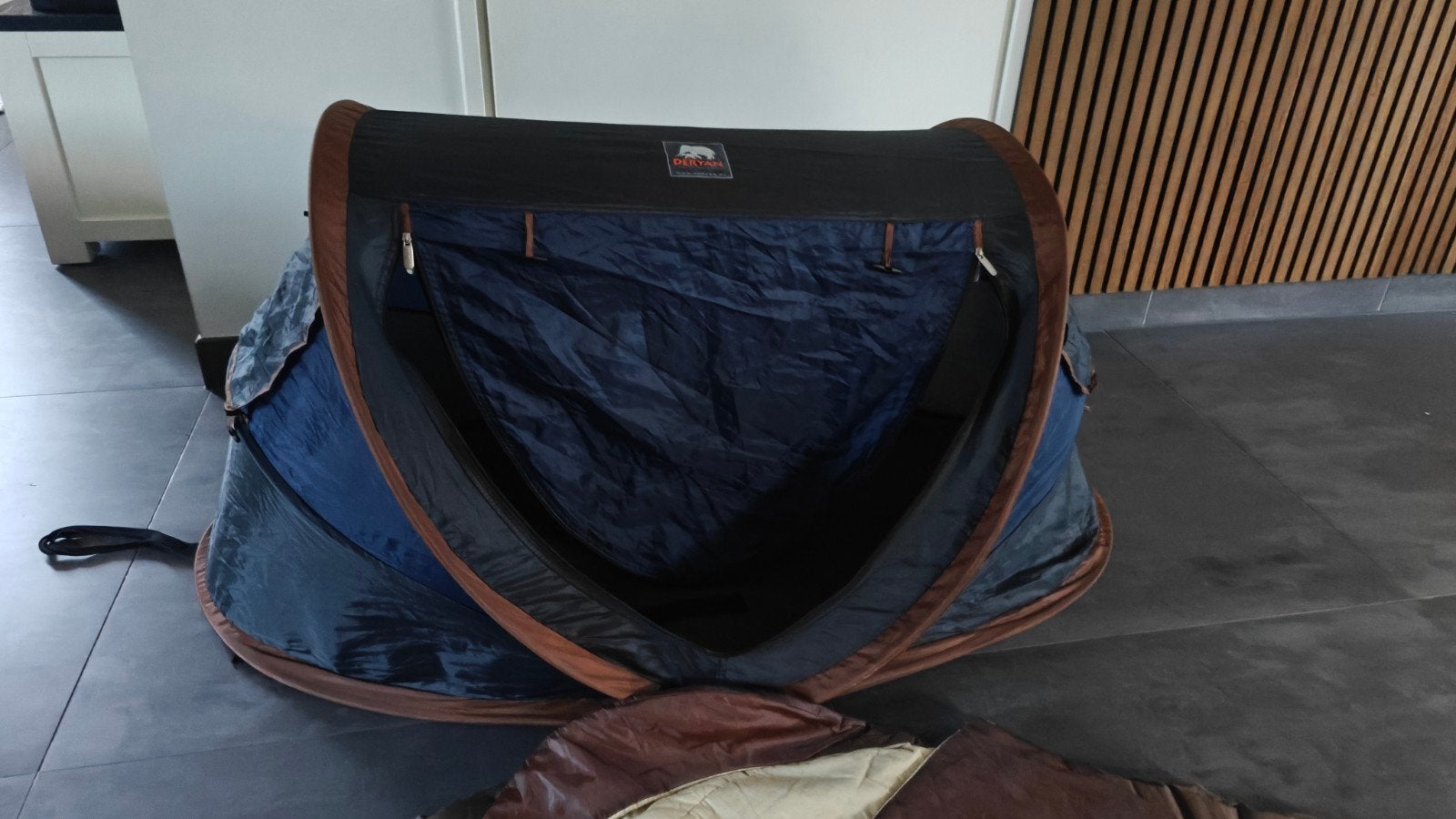 Deryan kleutertent met matras en slaapzak. In goede staat., Ophalen of Verzenden, Zo goed als nieuw, Overige typen