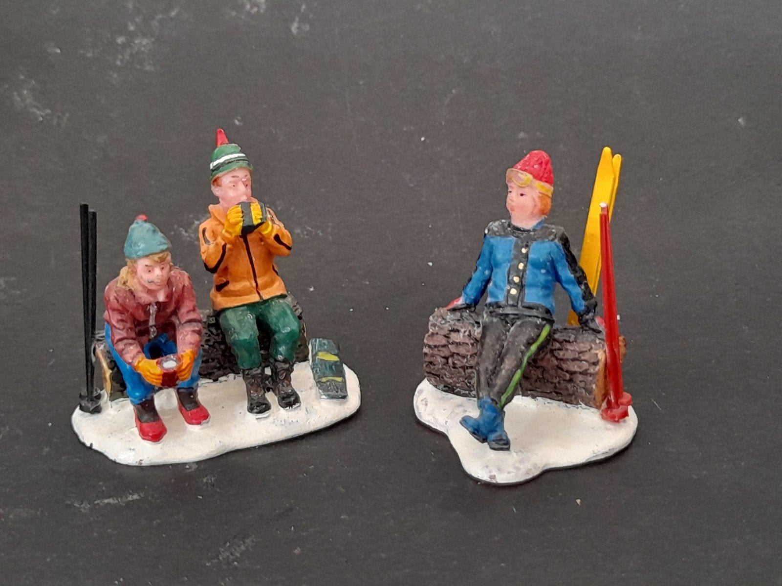 lemax kerst figuren c5 ski kerstdorp kersthuisjes winterdorp, Verzenden