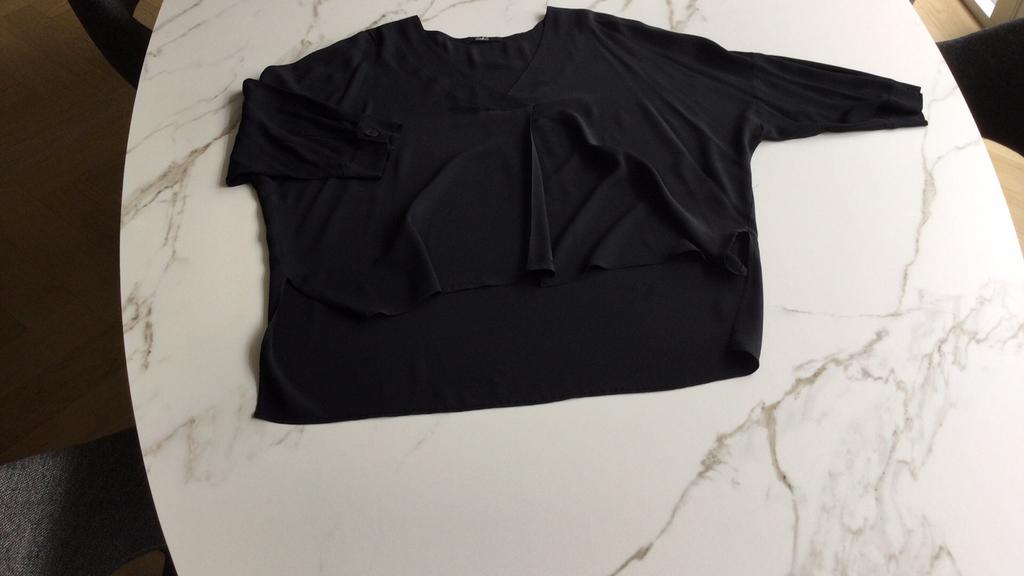 Carla G blouse mt 38 NL kleur zwart, van achteren langer, Kleding | Dames, Ophalen of Verzenden, Zo goed als nieuw, Maat 38/40 (M)