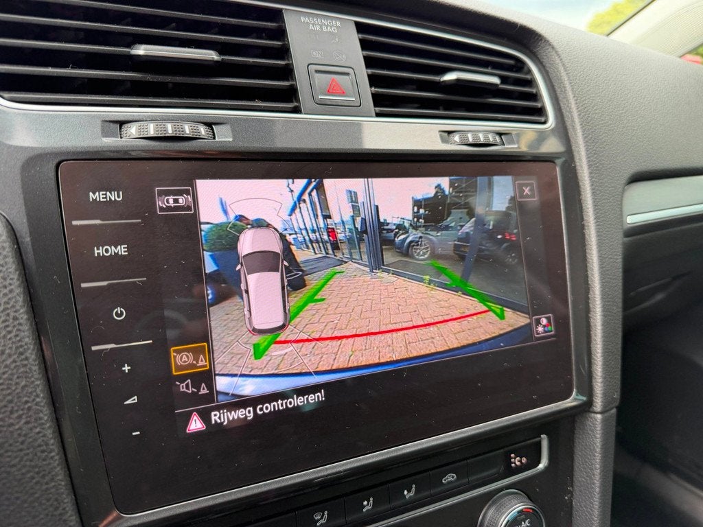 Volkswagen E-Golf E-Golf Clima|Acc|NAV|Carplay|Cam|Stoelvw, Gebruikt, Automatische klimaatregeling, 35 kWh, Origineel Nederlands