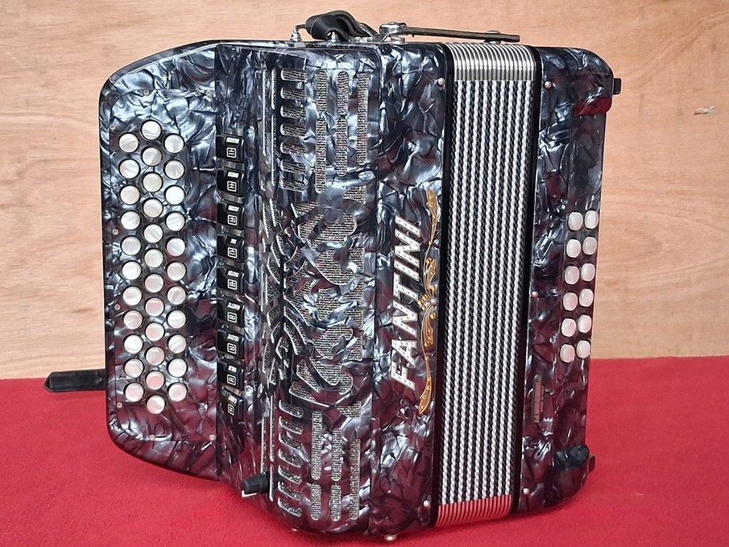 Prachtige Fantini (GCF) trekharmonica 3 rijer 4 korig, Muziek en Instrumenten, Overige formaten, Met koffer, Zo goed als nieuw