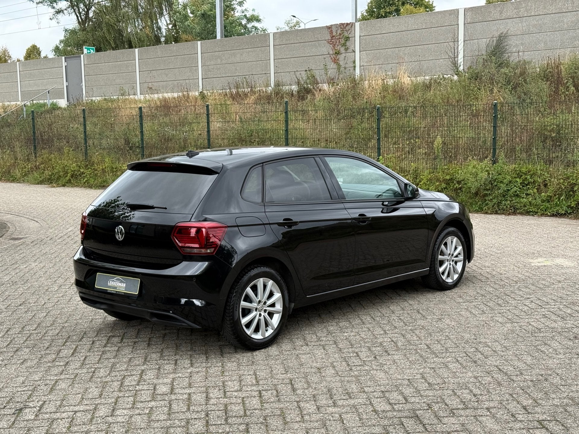 Volkswagen Polo 1.0 TSI Highline DSG I DIGITAL DASH I CARPLA, Gebruikt, 95 pk, 1096 kg, Zwart
