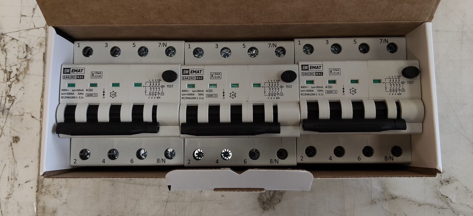 Emat groepenkast + 3x aardlekautomaat, Emat, Aardlekautomaat, Q, Q
