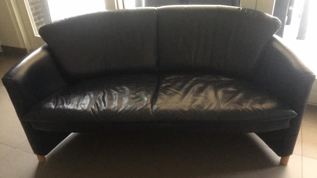 Comfortabele 2-zitsbank van donkerblauw leer, Ophalen, Gebruikt, 150 tot 200 cm, Tweepersoons
