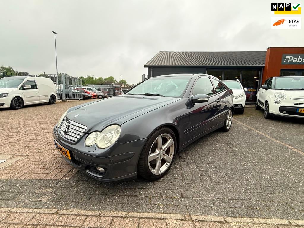 Mercedes-Benz C-klasse Sportcoupé 200 K.*Automaat*Navigatie, Auto's, Gebruikt, Zwart, 4 cilinders, 4 stoelen