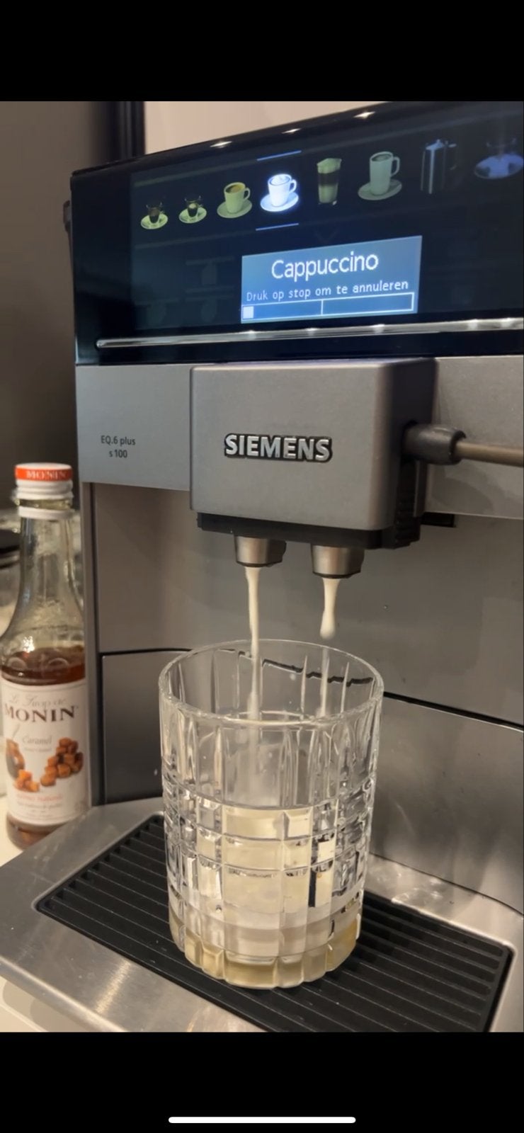 Siemens EQ.6 Plus s100 TE651209RW Volautomatische Koffiemach, Witgoed en Apparatuur, Koffiezetapparaten, Ophalen, Afneembaar waterreservoir