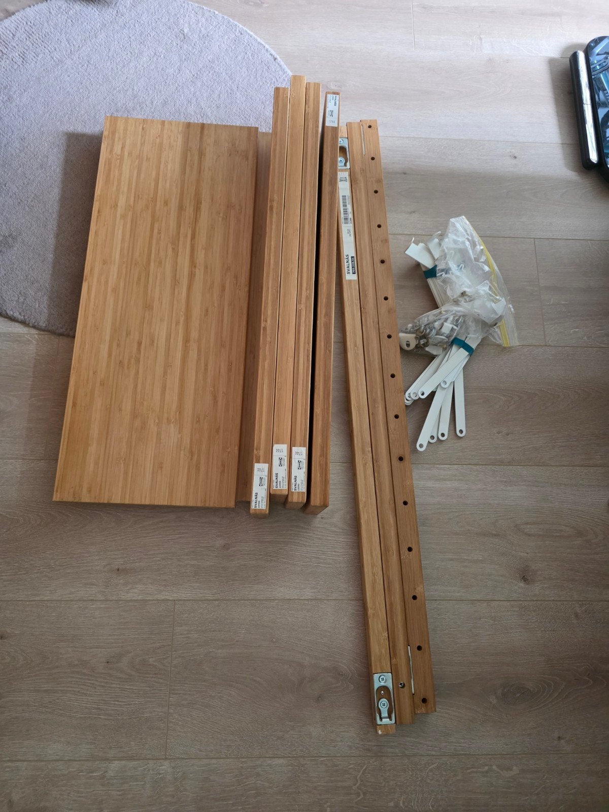IKEA SVALNÄS bamboe wandopbergsysteem met 6 planken, Huis en Inrichting, Ophalen, Zo goed als nieuw