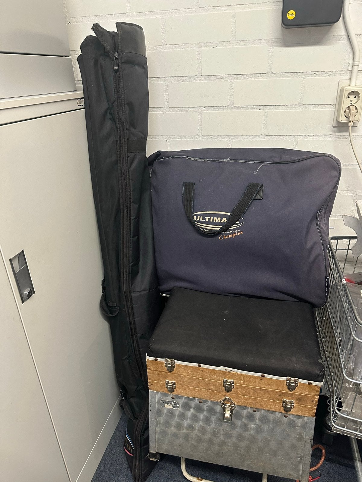 Viskoffer compleet met accessoires, netjes en 4 hengels, Ophalen of Verzenden, Gebruikt, Overige typen