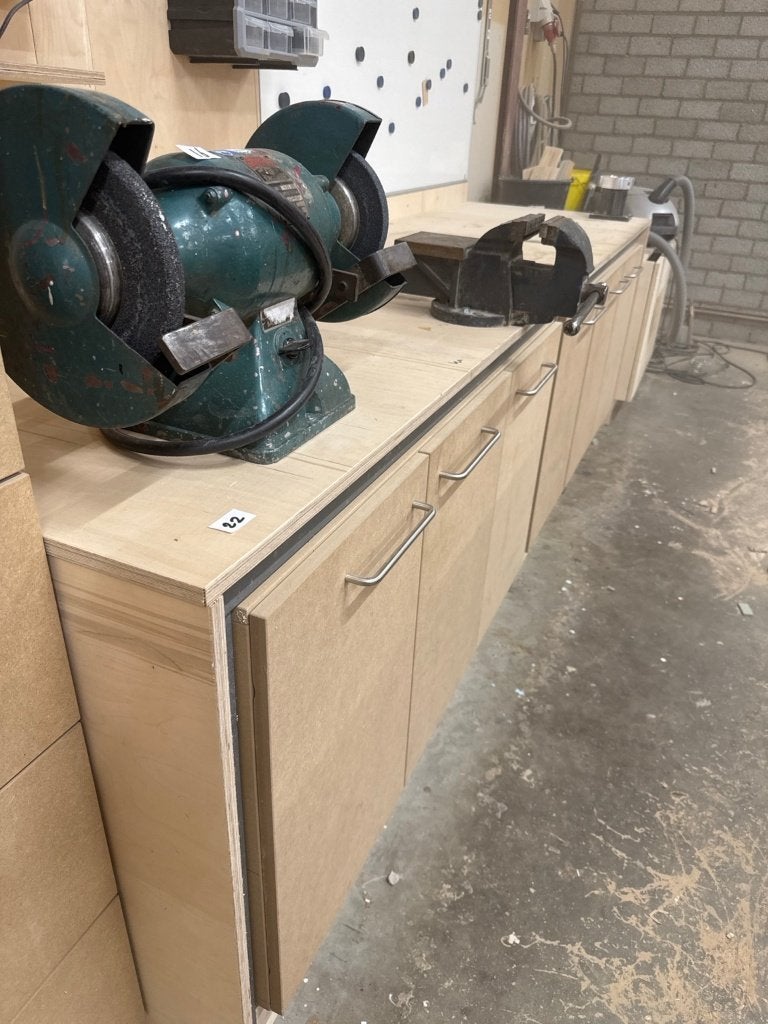 Werkbanken/ werkplaatskast / massief werkblad/ stalen frame, Doe-het-zelf en Verbouw, Werkbanken, Ophalen, Gebruikt