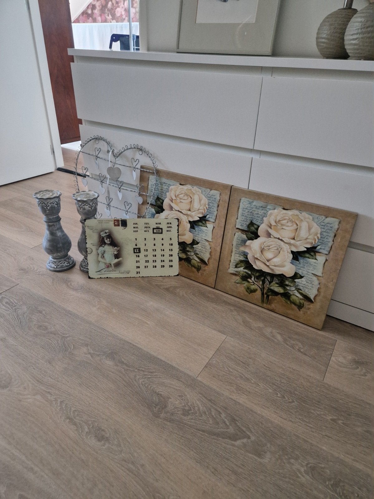 Decoratie set: 2 schilderijen, kalender, 2 kandelaars, hart, Ophalen of Verzenden, Zo goed als nieuw, Meerkleurig, Overige stijlen