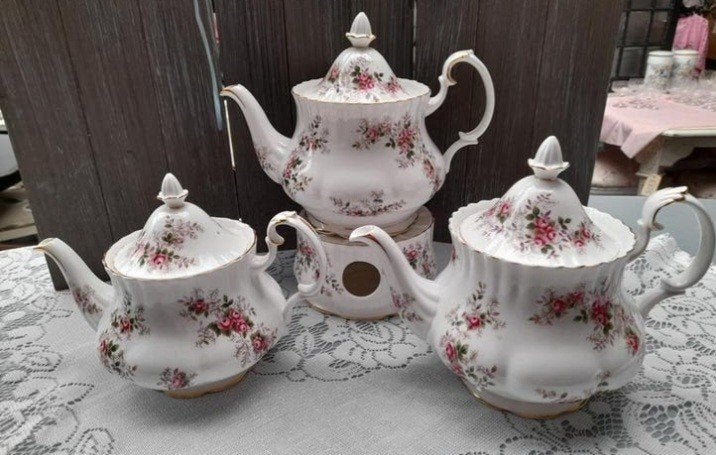 Royal albert lavender rose thee pot middel, Antiek en Kunst, Antiek | Servies los, Ophalen of Verzenden