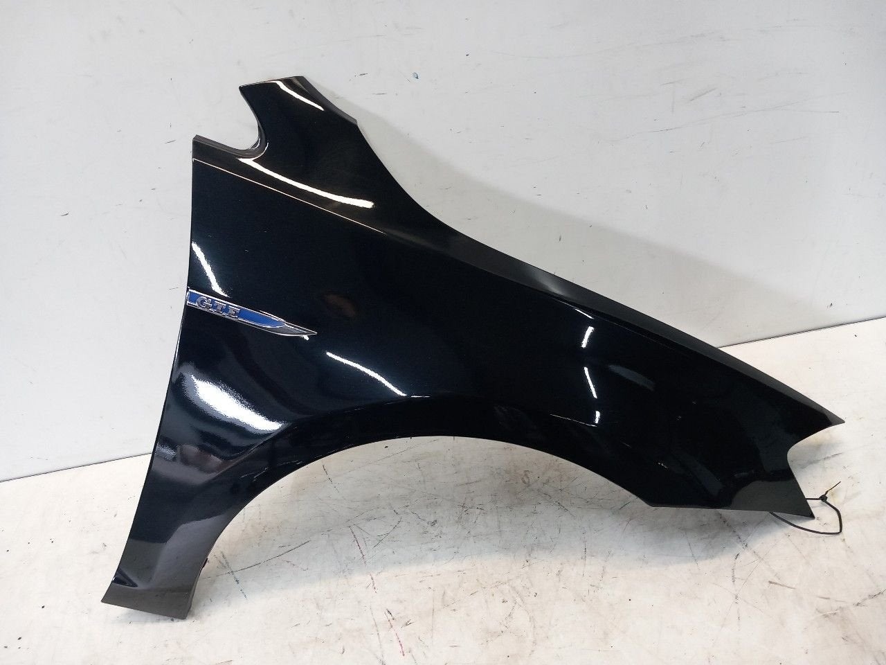 Spatbord rechts voor Volkswagen Golf, Onderdelen@venauto.nl, Van der Ven Autorecycling B.V., Gebruikt, Ettenseweg 76, 4706 PB Roosendaal, The Netherlands