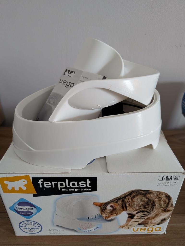Ferplast cat fountain, Ophalen, Automatisch, Zo goed als nieuw