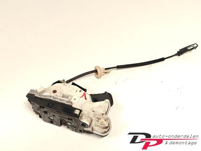Deurslot Mechaniek 4Deurs links-voor van een Volkswagen Golf