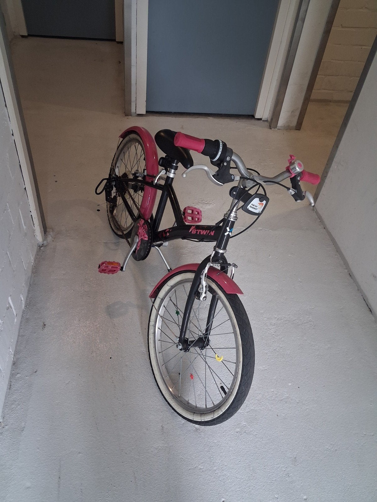 BTWIN meisjesfiets 20 inch met gebruikerssporen, Fietsen en Brommers, Fietsen | Meisjes, Ophalen of Verzenden, Gebruikt, 20 inch