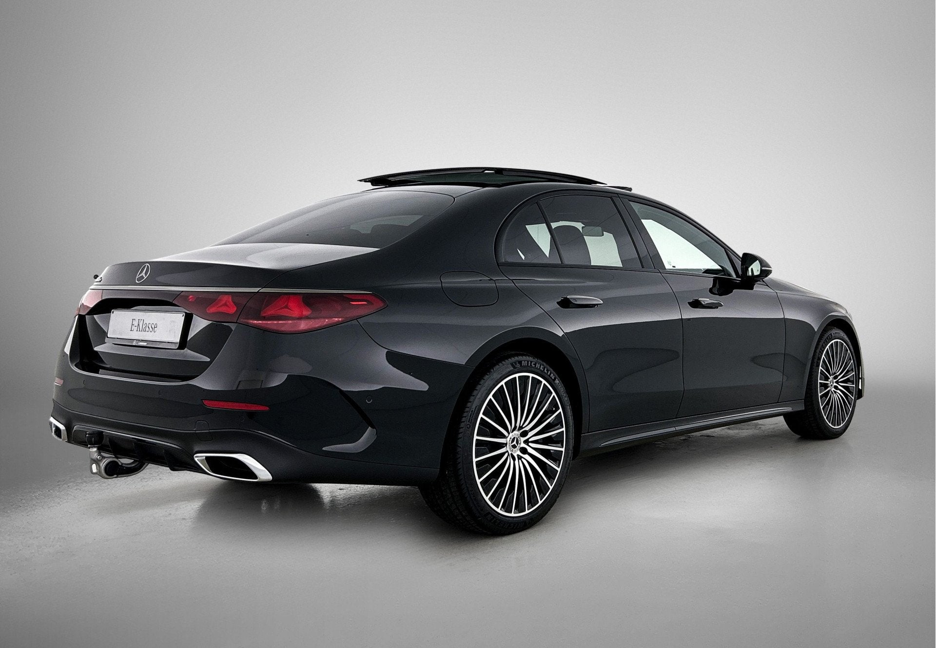 Mercedes-Benz E-Klasse 300 e Business Solution AMG | Premium, Auto's, Automaat, Achterwielaandrijving, Zwart, Zwart